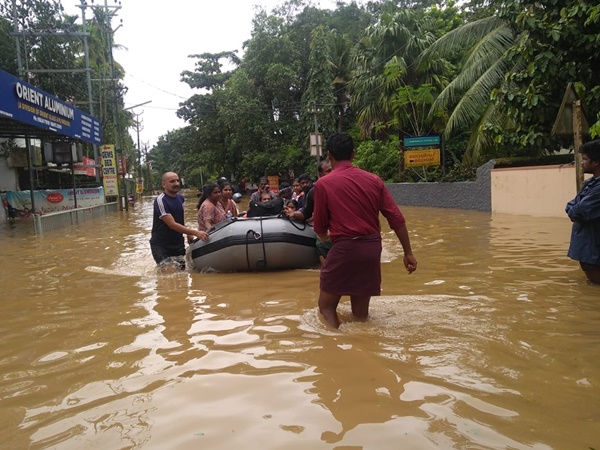 അഭയം തേടി അയൽക്കാർ