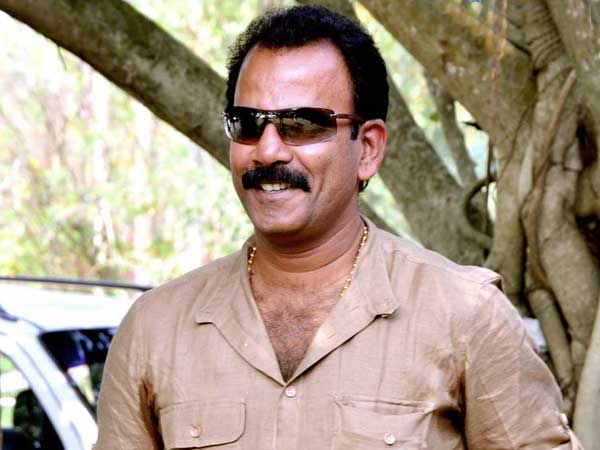 മാധ്യമപ്രവര്ത്തകന് തരംതാഴരുത്