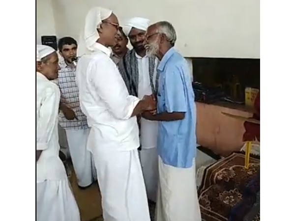 പള്ളികളിലും വെള്ളം