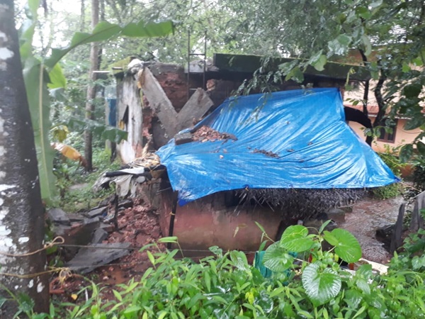 രണ്ടാള് താഴ്ച്ചയില്