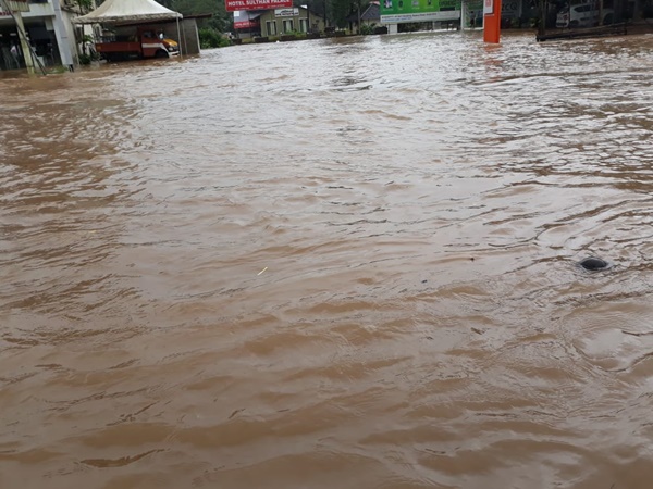 അവര് ഇറക്കിവിട്ടു