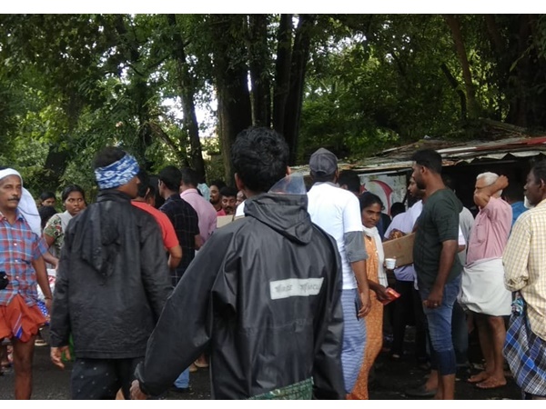കുടുങ്ങി കിടക്കുന്നു