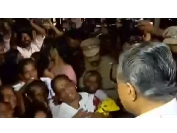 പത്രസമ്മേളനത്തില്