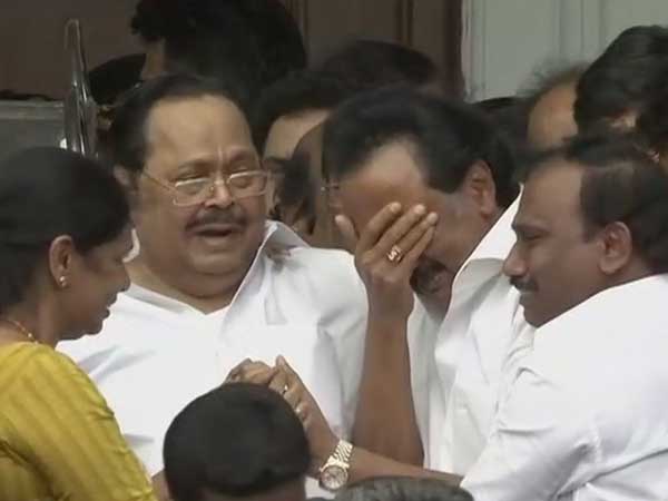 കൈ പിടിച്ച്