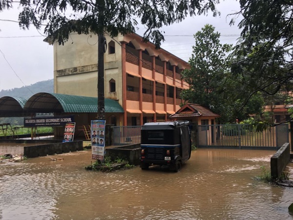 യൂസുഫലി വഴി