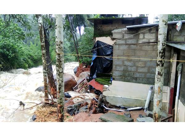 24 മണിക്കൂറും പ്രവര്ത്തിക്കുന്ന കണ്ട്രോള് റൂം