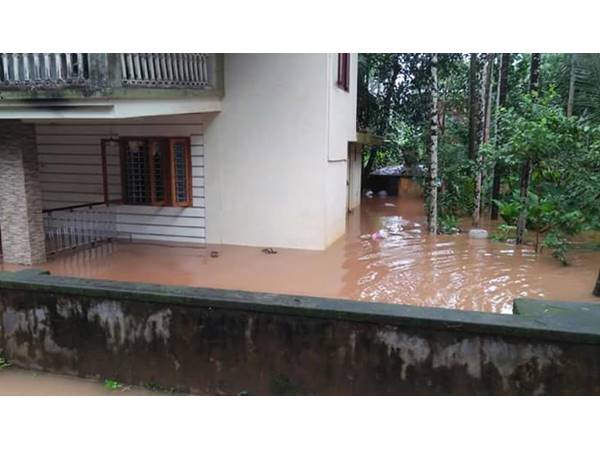 വീടിന് അകം വൃത്തിയാക്കുമ്പോള്