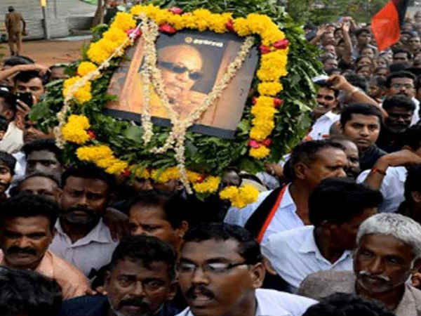 തിക്കിലും തിരക്കിലും
