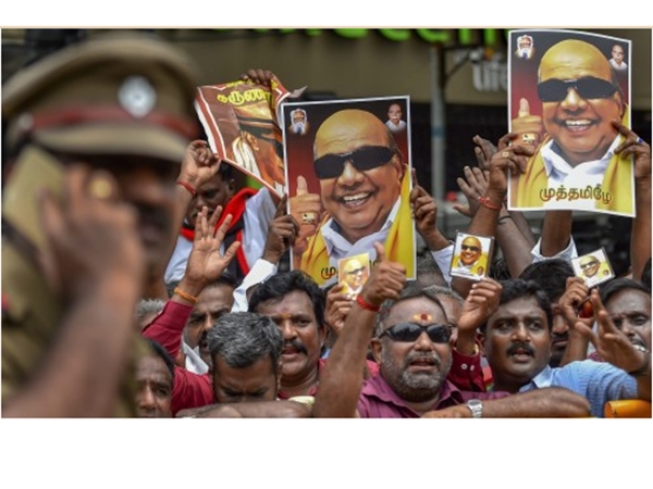 ഡിഎംകെയിലേക്ക്
