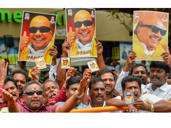 ആദ്യ ചിത്രം