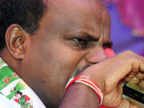 വിതുമ്പലും നാടകവും