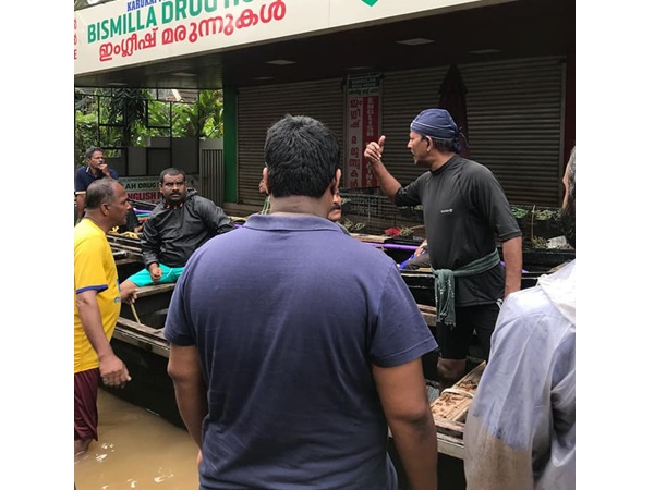 ഒരാള്ക്ക് മേല് വെള്ളം