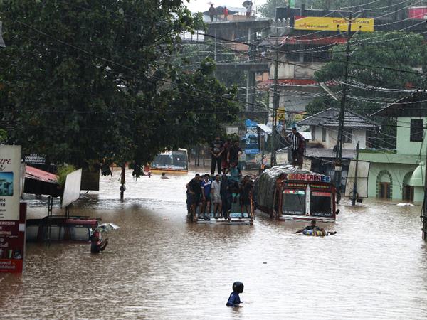 ക്യാമ്പുകളിലുള്ളവര്ക്ക് സഹായം