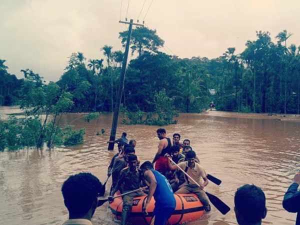 കേരളം കനത്ത പ്രളയത്തില്