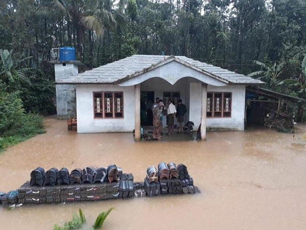 പ്രളയത്തിലേക്ക് കേരളം