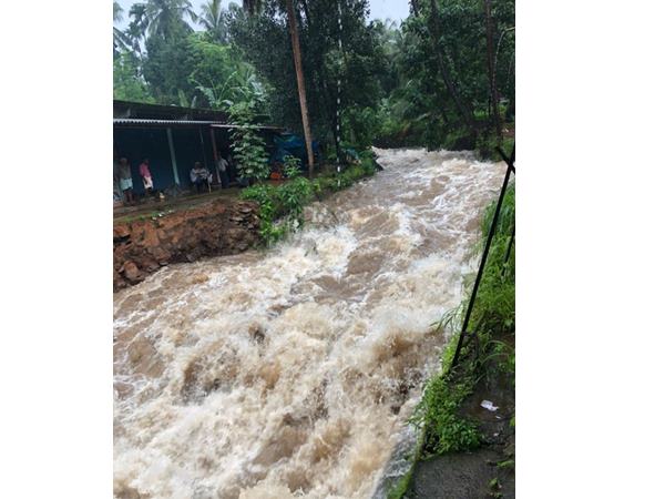 ഭാരതപ്പുഴ കരകവിഞ്ഞൊഴുകി