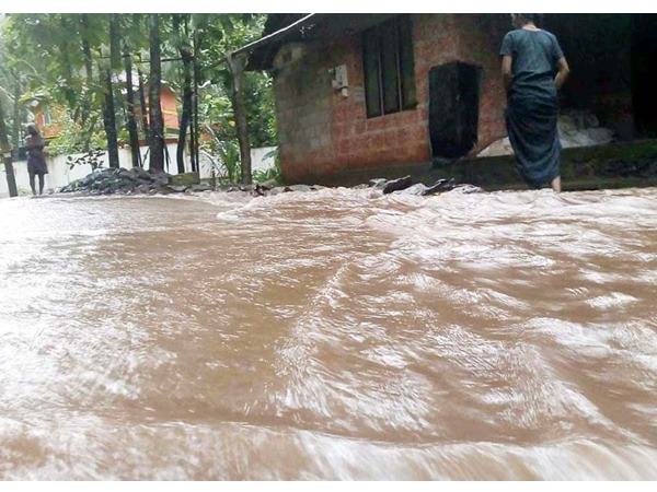 വീടുകള് വെള്ളത്തിനടിയില്