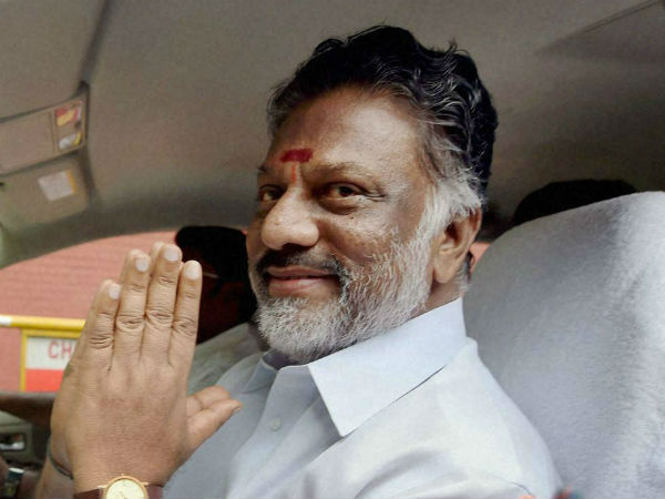 മന്ത്രിമാരുമായി ഗൂഢാലോചന