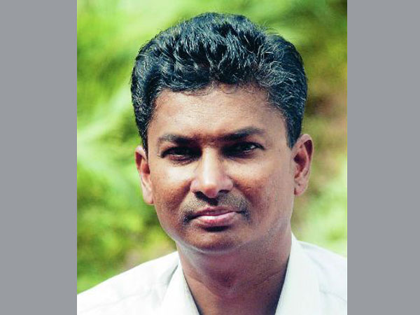 നേതാക്കള് നിരീക്ഷിക്കുന്നു