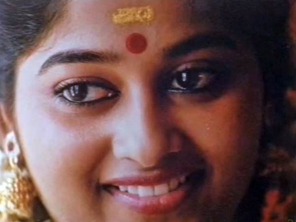 സൈഡില് നിന്ന് കയറിവന്ന ബസ്സ്