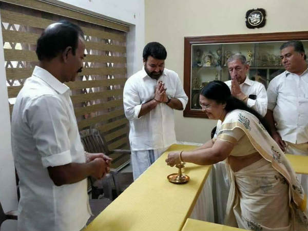 ചടങ്ങിൽ ആർഎസ്എസ് നേതാക്കൾ