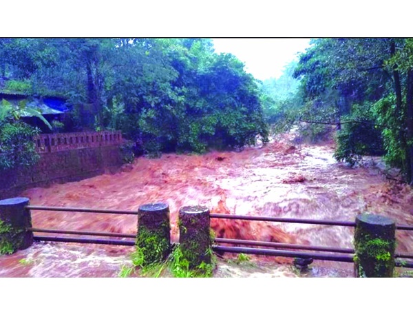 സര്ക്കാര് സ്ഥാപനങ്ങള്ക്കും നാശം