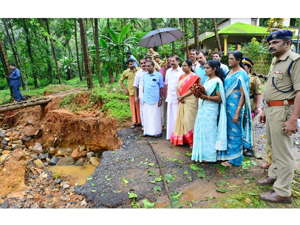 പുഴകളും തോടുകളും തകര്ന്നു