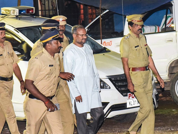 മാധ്യമ പ്രവര്ത്തകര്ക്ക് വിമര്ശനം