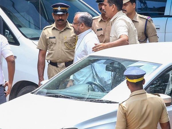 പോലീസിനെതിരെ പരാതി
