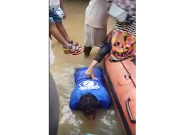 കുനിഞ്ഞ് നിന്നു