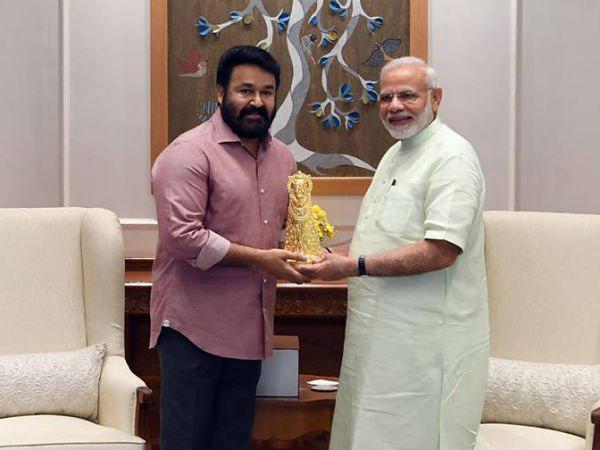 മോഹന്ലാല് ജി എന്ന് വിളിച്ച് കെട്ടിപ്പിടിച്ചു