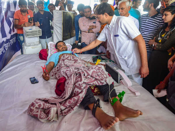 വെള്ളം പോലും കുടിക്കുന്നില്ല