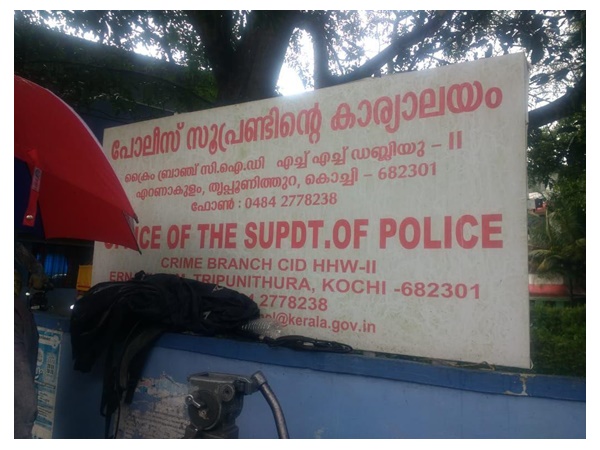 ഹൈടെക് മുറിയിൽ