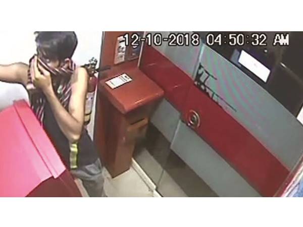 പുലര്ച്ചെ ആളില്ലാത്ത സമയം!