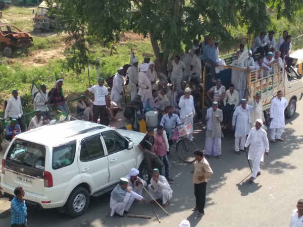 സമരക്കാരെ തടയാന്
