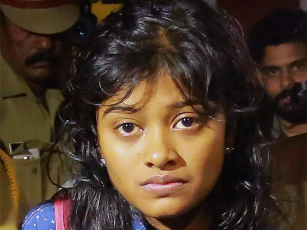 വൈറല് ഫിഷ് ഓണ്ലൈനില്