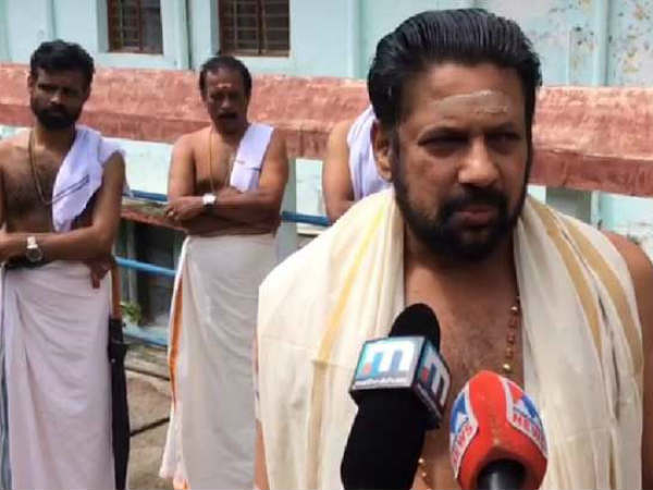 പോലീസ് ലാത്തി വീശി