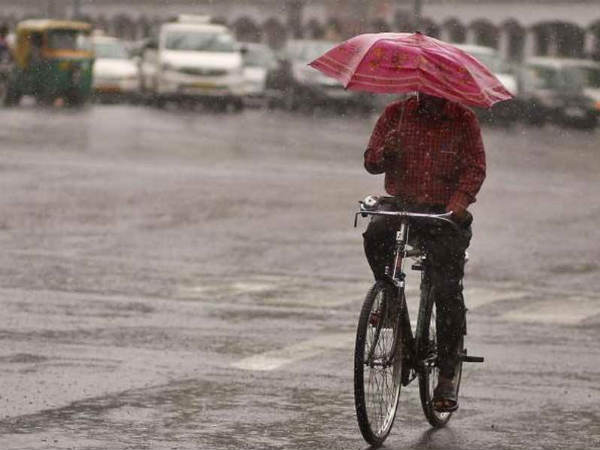 ശക്തമായ കാറ്റും മഴയും തുടങ്ങി