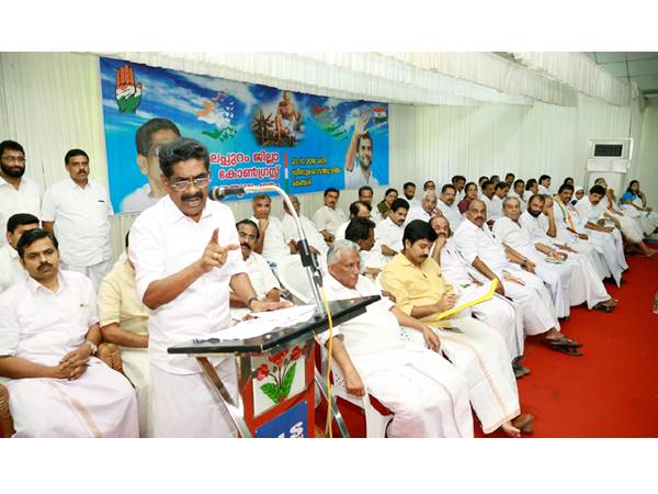 കേരളം കലാപഭൂമിയാക്കുന്നു