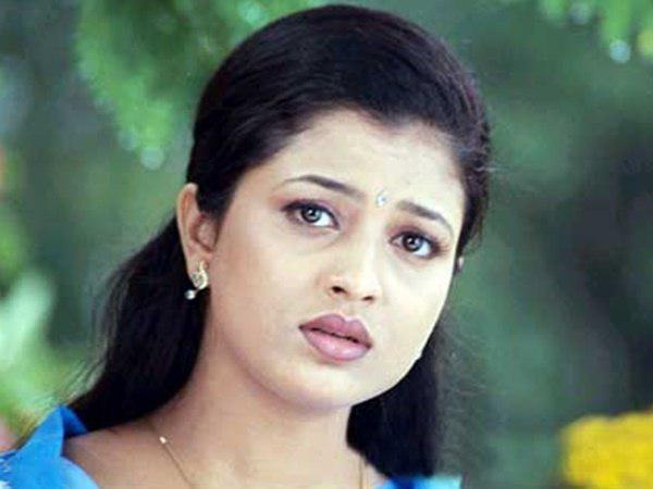 പ്രതിഫലത്തർക്കം