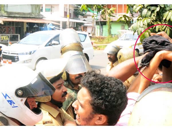 ജനാധിപത്യ പ്രതിഷേധമല്ലെന്ന്