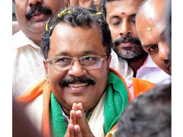 പതിനെട്ടാം പടിയെ സംബന്ധിച്ച ആചാരങ്ങള് അറിയില്ല