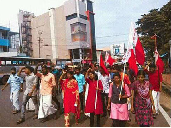 കോളേജിലേക്ക് മാര്ച്ച്