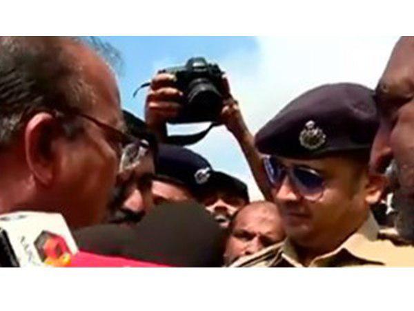 മന്ത്രിയോട് ചൂടാവുന്നോ
