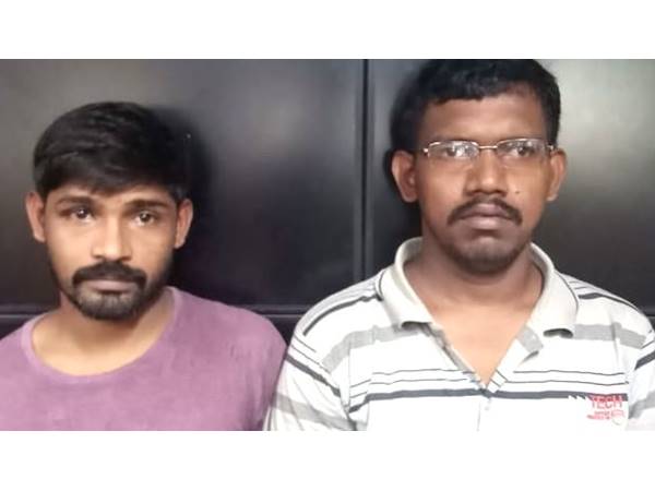 സ്വര്ണവും പണവും മോഷ്ടിച്ചു