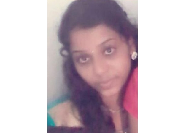 സ്കൂട്ടറില് എത്തി