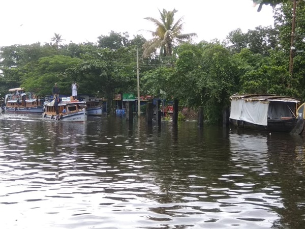 ജലം പിന്വാങ്ങി, പക്ഷേ വിവാദങ്ങള്...