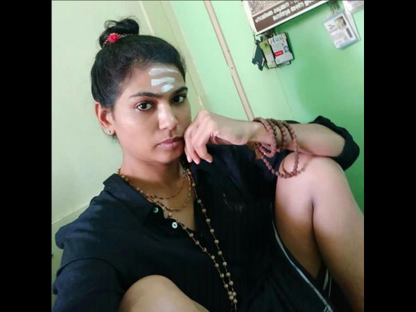 മേനി പ്രദർശനം