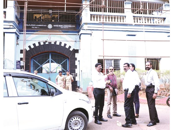 ഫുട്ബോള് മത്സരം കാണാന് ഫ്രഞ്ച് പ്രസിഡണ്ടും