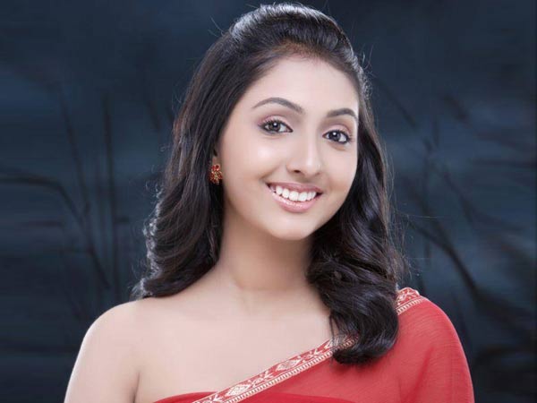 അമ്മയ്ക്ക് പിന്തുണയുമായി മകളും